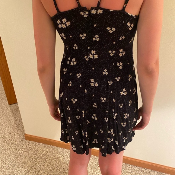 Spaghetti strap keyhole dress - Picture 3 of 3